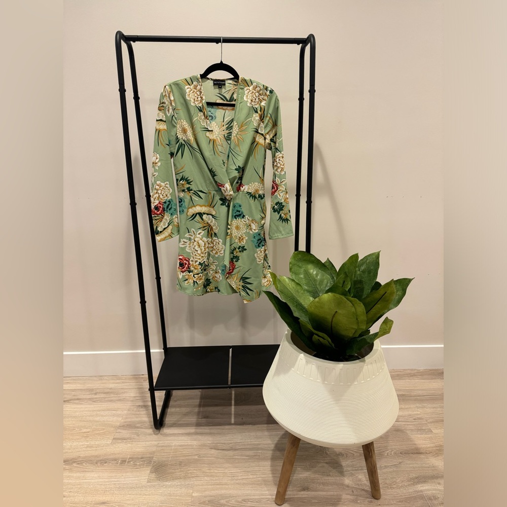 Pretty Little Thing Green Faux Wrap Dress Floral Pattern Size 10